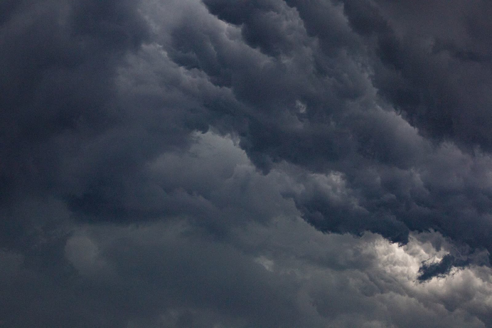 dark thunderstorm clouds